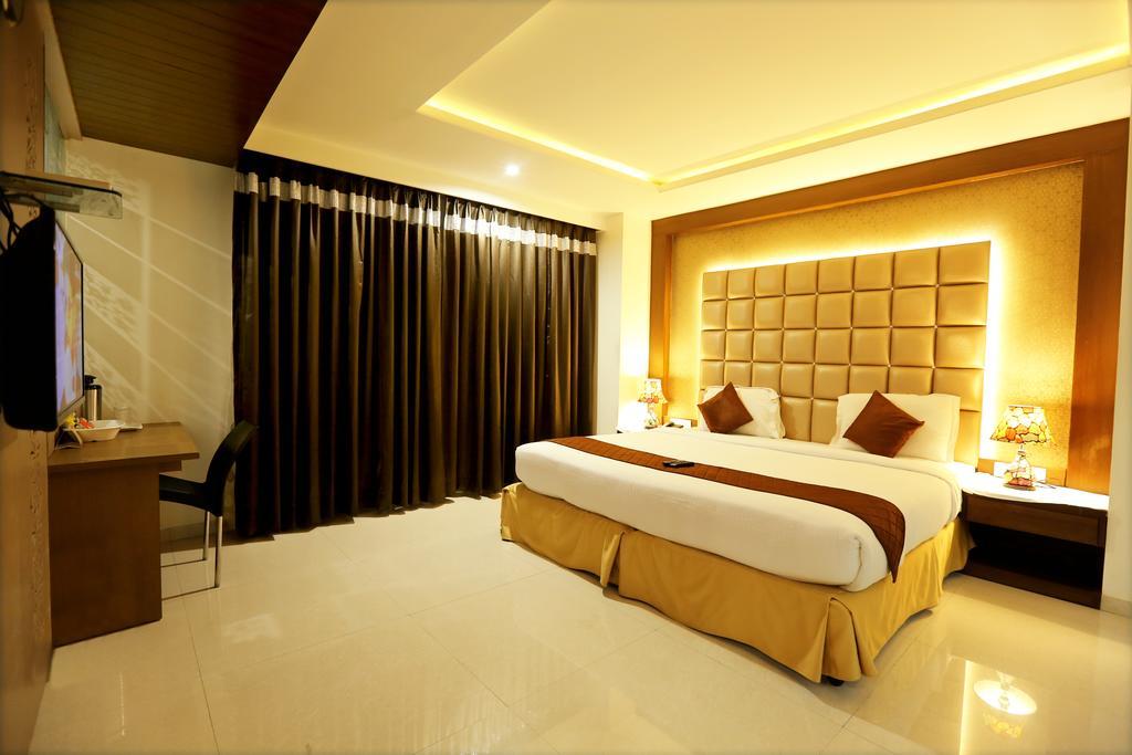 Hotel Sitara Grand Miyapur Хайдарабад Номер фото