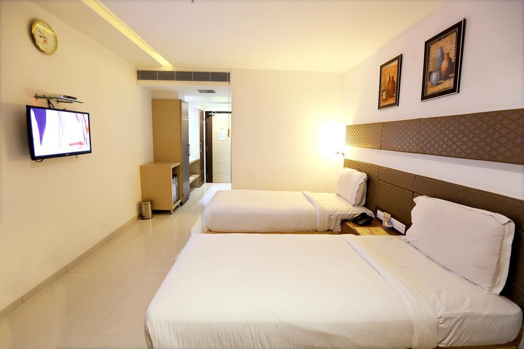 Hotel Sitara Grand Miyapur Хайдарабад Номер фото